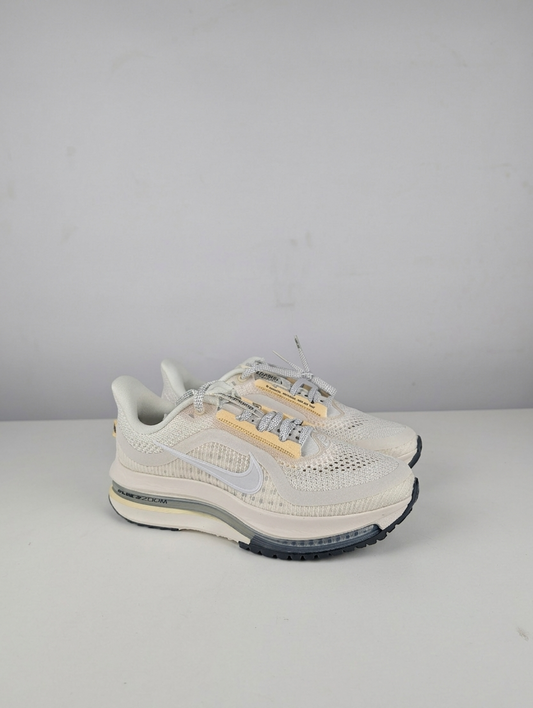 Nike HQ2593-104 - Chaussure de running